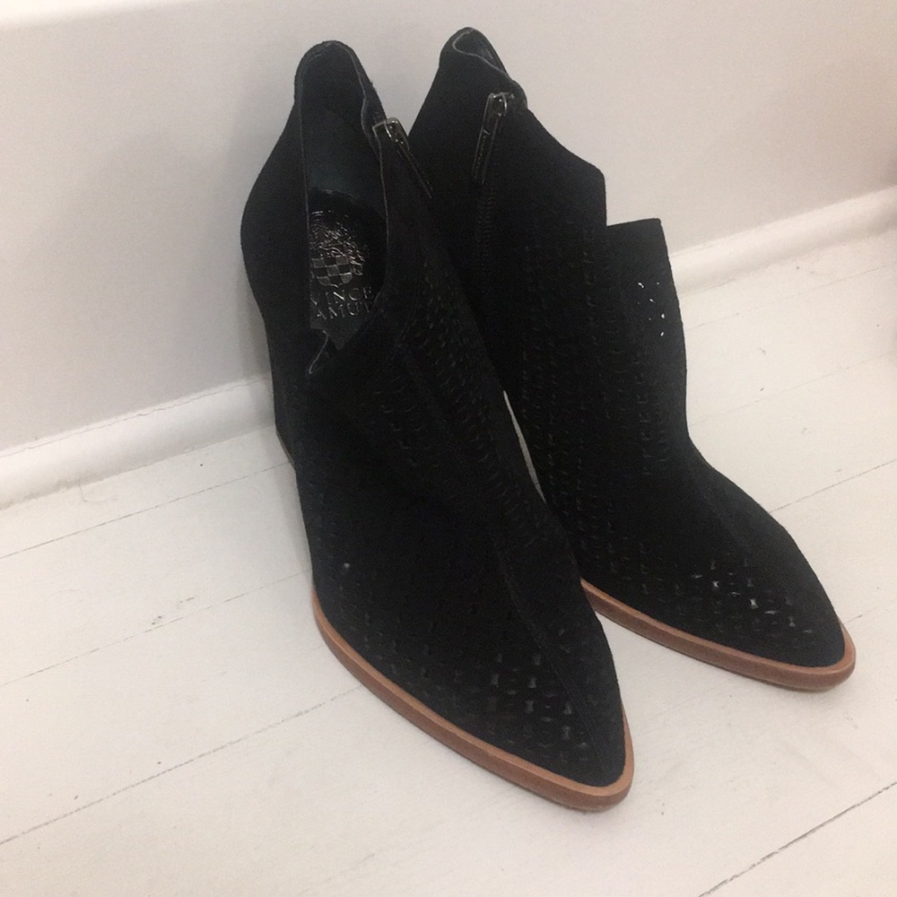 Vince Camuto WHIPSTITCHED PERFORATED ANKLE BOOT
